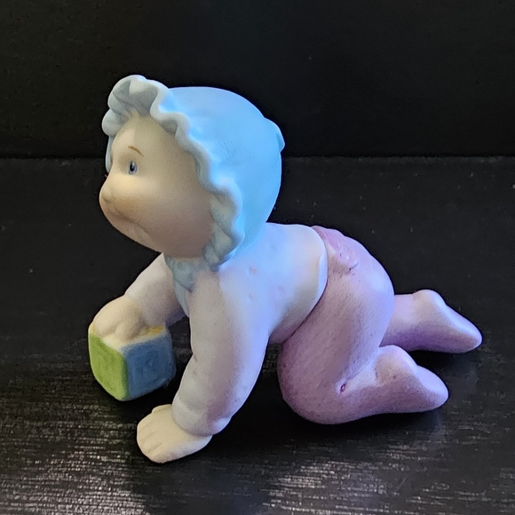 *Cabbage Patch Porcelain Crawling Baby Figurine* - Picture 2 of 8